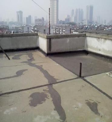 鹤城漏水维修 楼顶漏水是什么原因，楼顶漏水维修方法是什么?